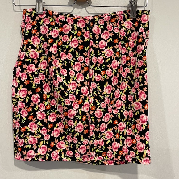 ZARA | FLORAL MINI SKIRT | SMALL - Picture 3 of 5